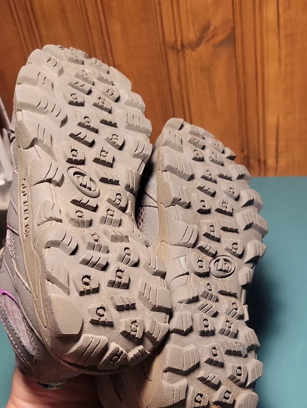 Merrell Kids Gray Trail Sneakers with Multicolor Accents Size 1